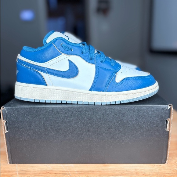 Jordan 1 Low 'Industrial Blue' | kids sz 4Y | GUC - Picture 7 of 8